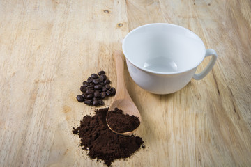 Obraz na płótnie Canvas Roasted coffee and white coffee mug on wooden floor.