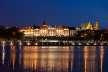 Fototapeta na wymiar Royal Castle in Old Town of Warsaw at Night from Vistula River in Poland