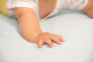 Obraz na płótnie Canvas 赤ちゃんの手