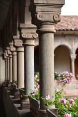 Colonnes du clo&icirc;tre du couvent Santo domingo &agrave; Cusco au P&eacute;rou