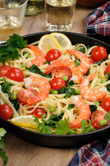 Pasta with shrimp and vegetables