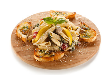 Pasta with mushrooms and spinach