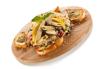 Pasta with mushrooms and spinach