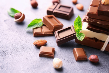 Tied chocolate pieces with mint on table