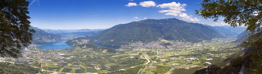 Fototapeta na wymiar Panoramica dei Lago di Caldonazzo e Lago di Levico con la Valsugana