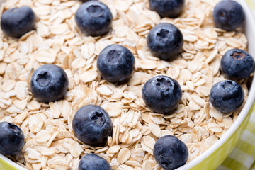 Oatmeal porridge with blueberries. healthy breakfast.