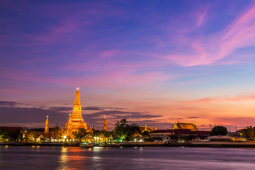 Fototapeta na wymiar Light up Wat Arun temple at night in Bangkok, Thailand.