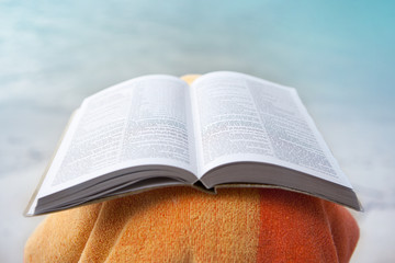 Obraz premium Bible at the Beach with Copy Space