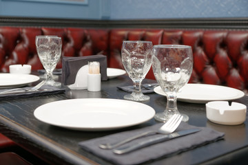 Table setting in a pub