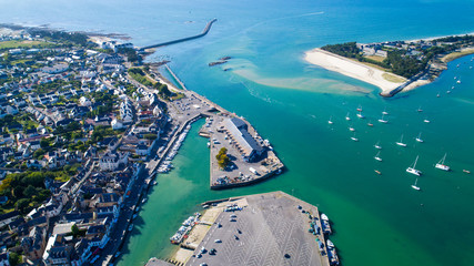 Vue aérienne sur la rade et le port du Croisic en Loire Atlantique, France