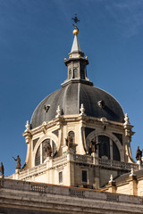 Fototapeta na wymiar Cupula catedral de madrid