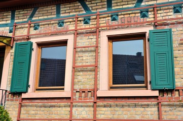 Fenster an einem alten Fachwerkhaus