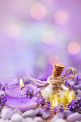 Fototapeta na wymiar Lavendel - Lavendelöl und Duftkerze