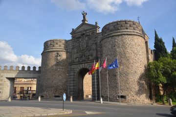 Fototapeta na wymiar Puerta de Bisagra, Toledo, España