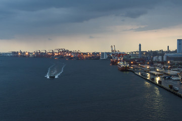 Naklejka premium 夕方の品川埠頭