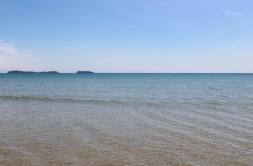 Fototapeta na wymiar 海と砂浜と青空
