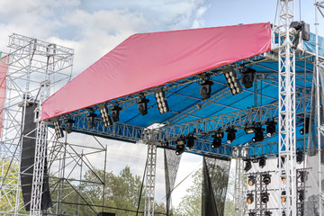 modern professional spotlight system mounted on outdoor concert stage 
