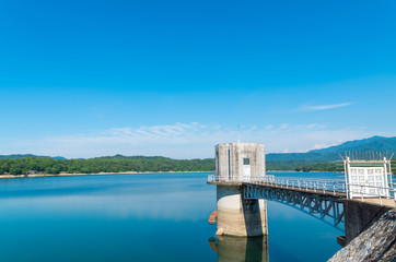 満濃池　夏　香川県