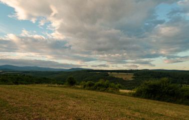 Naklejka premium Cloudy sunny landscape scene in nature in the summer while hiking 