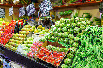 Artishoke, green beans and tomato. Borough market Mercat de la Boqueria