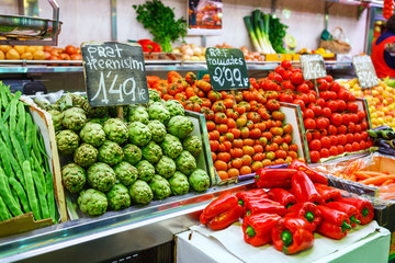 Artishoke, green beans and tomato, red peppers paprika. Borough market Mercat de la Boqueria