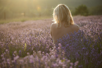 Fototapeta na wymiar Naked woman in lavender field