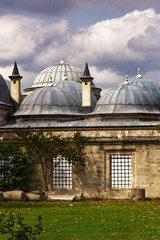 Fototapeta na wymiar courtyard of Suleymaniye mosque and architectural details,Istanbul