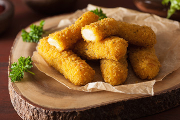 mozzarella cheese sticks with ketchup