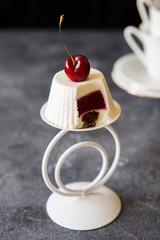 Vanillal cheesecake with strawberry