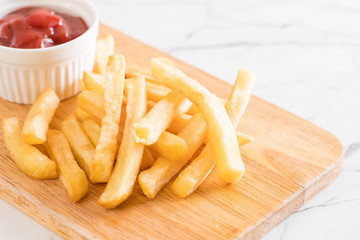 french fries with tomato sauce