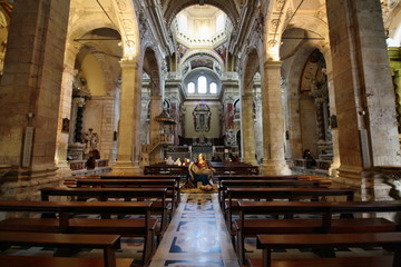 Cattedrale di Cagliari. Navata centrale - obrazy, fototapety, plakaty