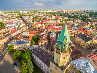 Lublin z lotu ptaka. Stare miasto, wieża trynitarska,  trybunał koronny i inne zabytki Lublina.