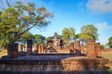 Fototapeta premium Wat Phra Si Rattana Mahathat - Chaliang at Si Satchanalai Historical Park, a UNESCO World Heritage Site in Thailand