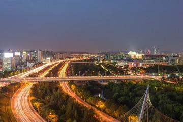 Fototapeta na wymiar skyline city night scape, traffic in seoul korea 