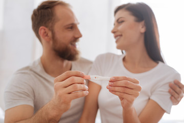 Obraz na płótnie Canvas Young couple showing pregnancy test together