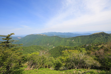 Fototapeta na wymiar 徳島県三好市　剣山山頂への遊歩道からの風景