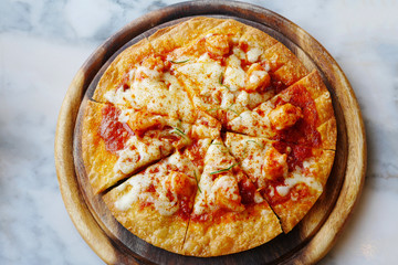 Pizza with shrimp and spicy herb