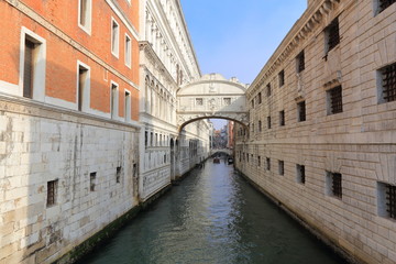 Fototapeta na wymiar VENICE - APRIL 10, 2017: The view on Bridge of Sighs next to St. Mark's square, on April 10, 2017 in Venice, Italy