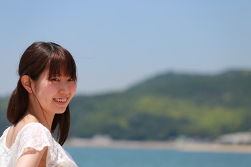 海と女性