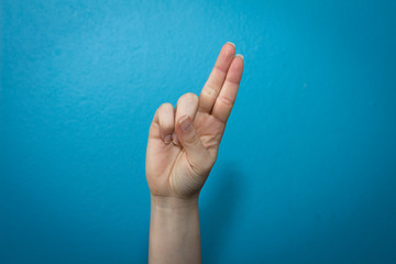 english sign language letter "U"