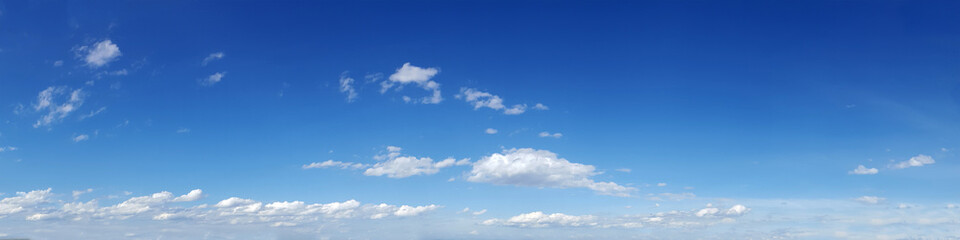Fototapeta na wymiar Panoramic sky with cloud on a sunny day.