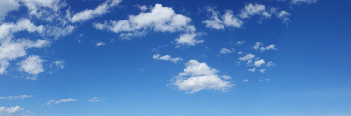Fototapeta na wymiar Panoramic sky with cloud on a sunny day.