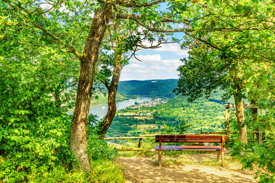 Blick auf die Rheinschleife am Mittelrhein