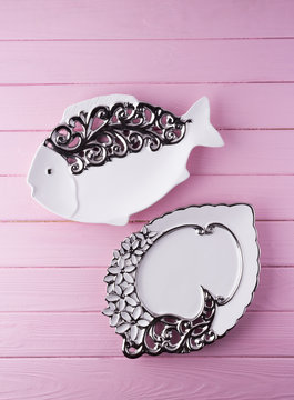 fish dish pink