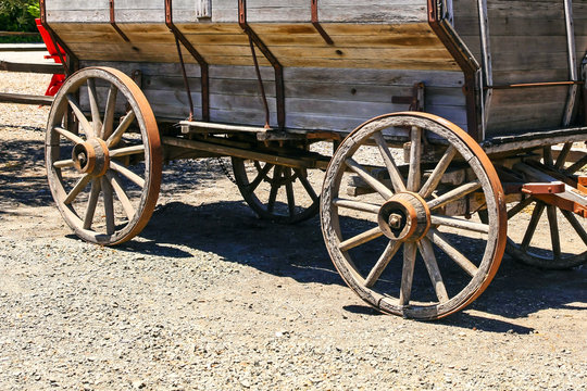  Close up of old wooden wagon in Los Olivos, CA, USA