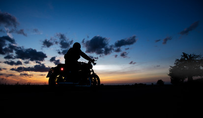 Obraz premium Dark motorbiker silhouette riding high power motorbike