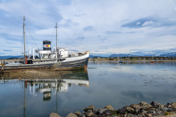 Fototapeta premium Abandoned HMS Justice tug boat grounded in Patagonia - Ushuaia, Tierra del Fuego, Argentina