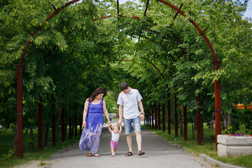 Fototapeta premium Happy young family walking in the Park.