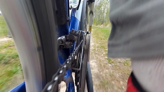 A unique point of shooting a bicycle.