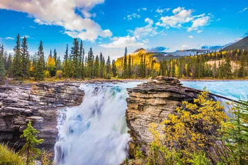 Fotobehang De diepe woeste watervallen van Athabasca © Kushnirov Avraham